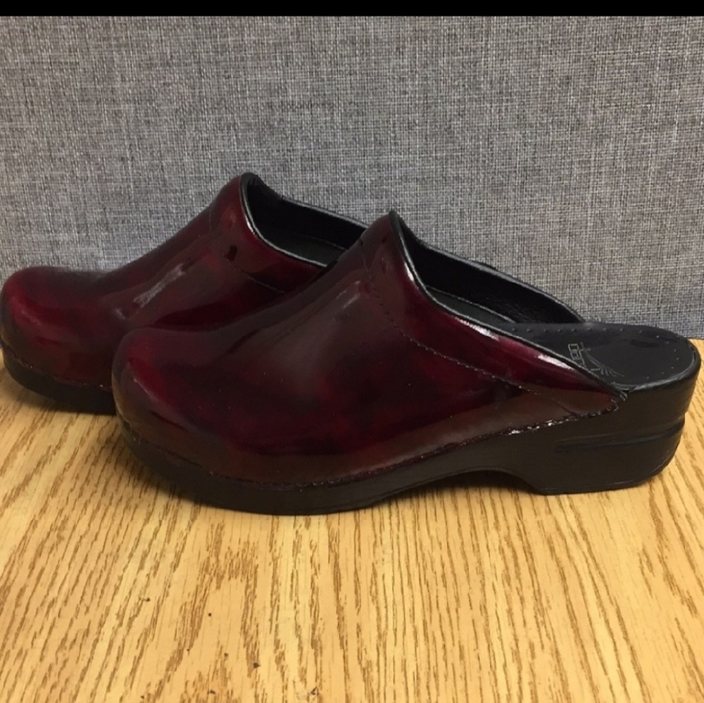 💥Red Dansko Mule💥